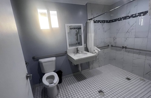 South Gate Hotel | La Perla Motel