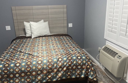 South Gate Hotel | La Perla Motel