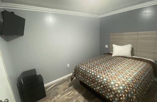 South Gate Hotel | La Perla Motel