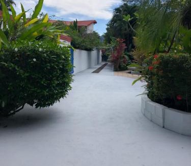 Jaco Bed & Breakfast | La Perlita