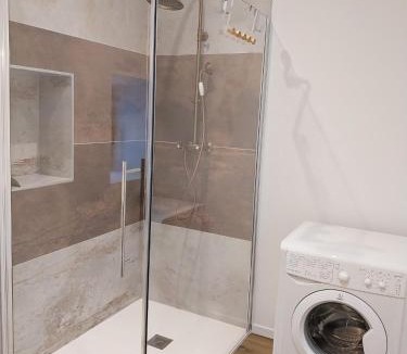 Saint-Germain-Lespinasse Apartment | La Petite Ferme Aux Prés