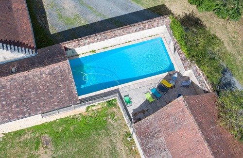 Mayac House | La Petite Cour – Spacious House with Shared Pool in the Heart of Périgord