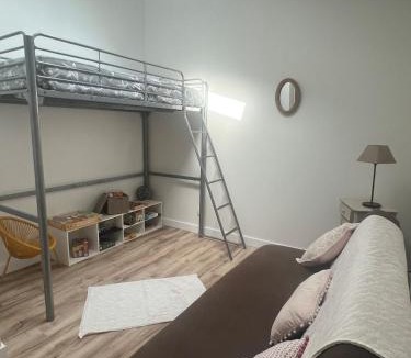 Listrac-Medoc House | La Petite Forge, air conditioning, Jacuzzi & Médoc vineyards
