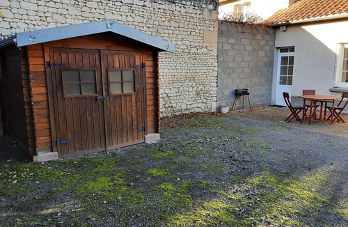 Loudun House | La Petite Maison de Niré Maison Indépendante Avec Terrasse et Cour Privée