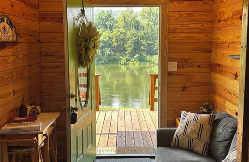 Boswell House | La Petite Maison, Tiny house Melbourne, AR in peaceful community of Mount Olive.