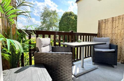 Courseulles-sur-Mer Apartment | La Petite Oasis - pour 2pers - 2km du Centre Juno Beach et plage du Débarquement - 10min à pieds du centre ville & de la plage - balcon - exposition sud - stationnement & wifi gratuits