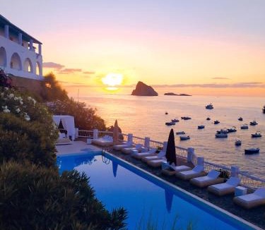 Panarea Hotel | La Piazza Luxury Hotel & Spa