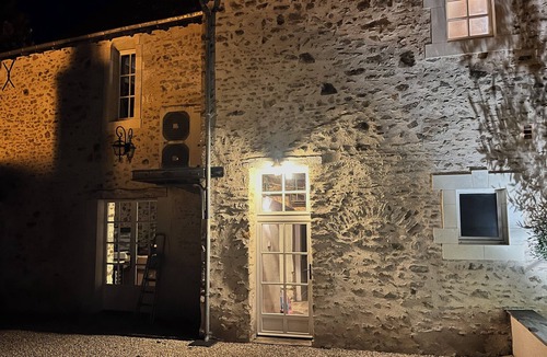 Saint-Denis-d'Anjou House | La Pierre du Bonheur" village house for 2 to 8 people