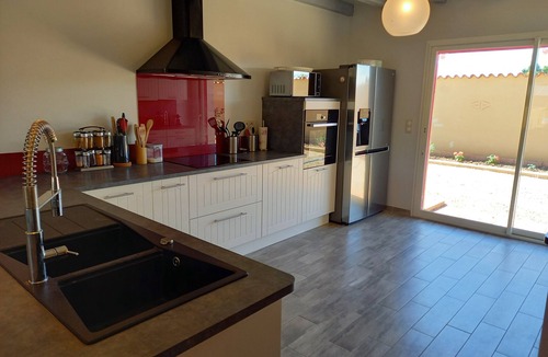 Saint-Pierre-d'Eyraud Villa | La Pierrotine - Large, comfortable villa with swimming pool