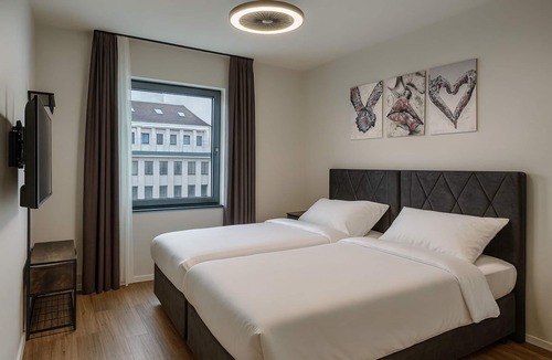 Stadtmitte House | La Plaza24