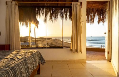 Lobitos Hostel | La Punta Hostel