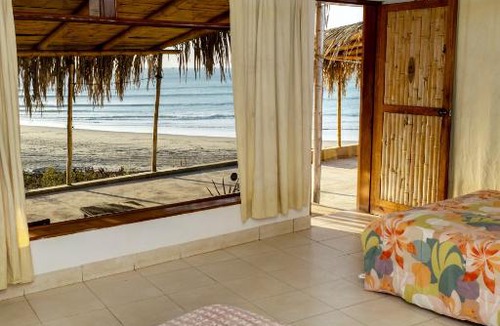 Lobitos Hostel | La Punta Hostel