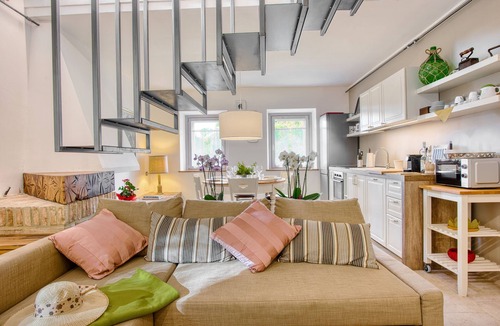 Fabriano Apartment | La Quercia d'oro - "Borgo Canapegna" private pool near Frasassi Caves