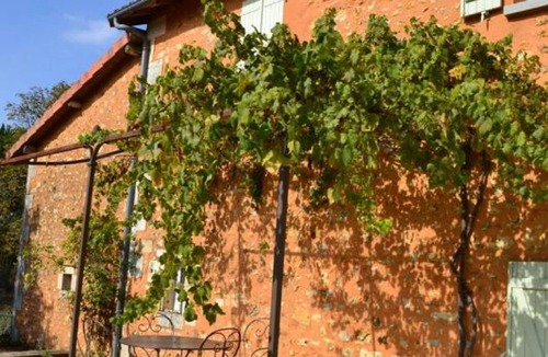 Vitrac-Saint-Vincent Cottage | La Queue Rousse Cottage - Historic Home with Fireplace and Enclosed Garden