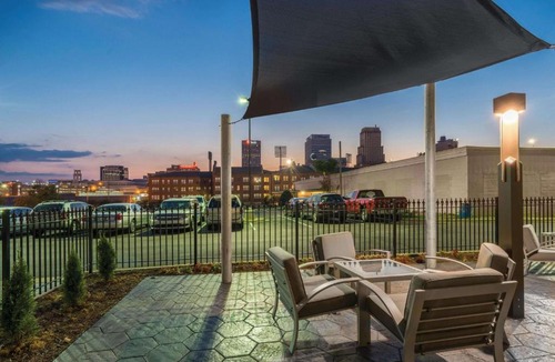 Downtown Memphis Hotel | La Quinta by Wyndham Memphis Downtown