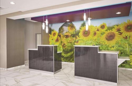 Springfield Hotel | La Quinta by Wyndham Springfield IL