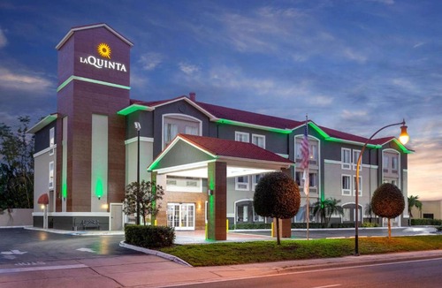 Sun Bay South Hotel | La Quinta by Wyndham Tampa Bay Area-Tampa South