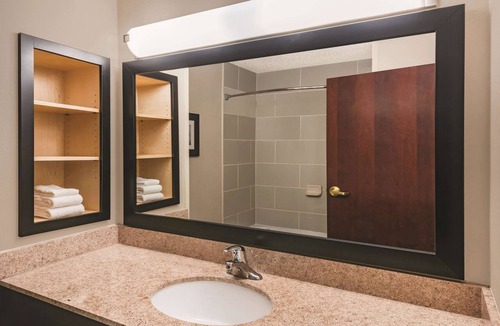 Plainfield Hotel | La Quinta Inn & Suites by Wyndham Norwich-Plainfield-Casino