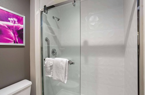 Windsor Locks Hotel | La Quinta Inn & Suites by Wyndham Hartford - Bradley Airport