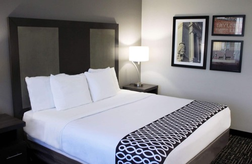 Market East District Hotel | La Quinta Inn & Suites by Wyndham Indianapolis Downtown
