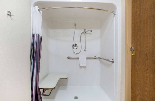 Springfield Hotel | La Quinta Inn & Suites by Wyndham Springfield South
