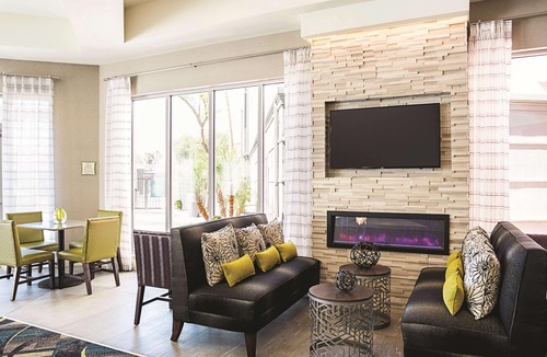 Ahwatukee Foothills Hotel | La Quinta Inn & Suites by Wyndham Phoenix Chandler