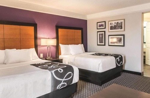 Airport North Hotel | La Quinta Orlando | 2 Full Beds | Family-Friendly | Free MCO Shuttle | 2 Units