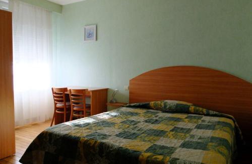 Marigny-le-Chatel Hotel | La Renaissance
