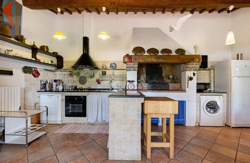 San Gimignano House | 'La Ripa - Master Apartment' with Shared Pool & Wi-Fi