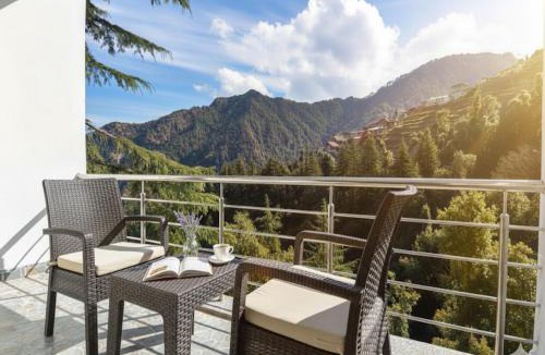 Kempty Range Hotel | LA Riqueza Dhanolti View - View of Valleys & Mountains - Private Parking - Near to Eco Park & Surkanda Devi Temple