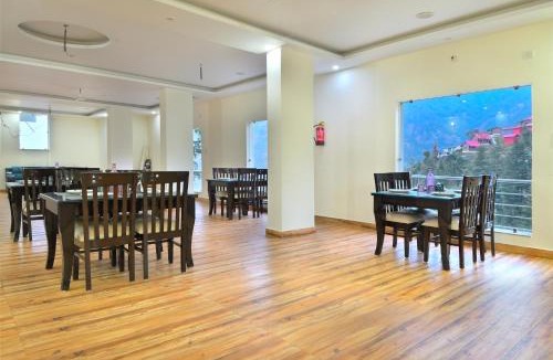 Kempty Range Hotel | LA Riqueza Dhanolti View - View of Valleys & Mountains - Private Parking - Near to Eco Park & Surkanda Devi Temple
