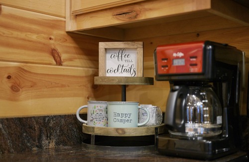 Broken Bow Cabin | LA ROCA - Luxury Cabin for Couples | Hot Tub, Outdoor Fireplace, Walk to Dining!