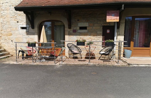 Grusse Apartment | La roche saint Roch, loft apartment in a winegrowing village