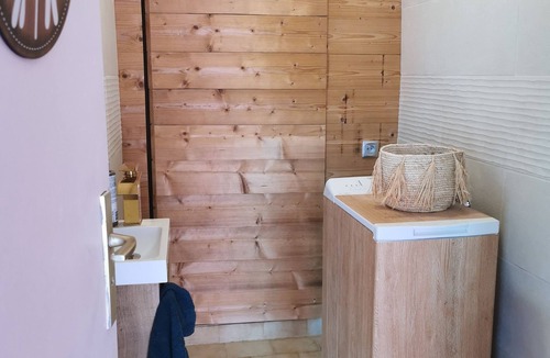 Grusse Apartment | La roche saint Roch, loft apartment in a winegrowing village