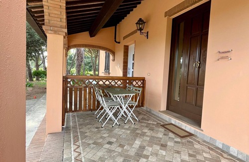Casale Marittimo Apartment | La Rosa Dei Venti Ponente Apartment nestled in the countryside.