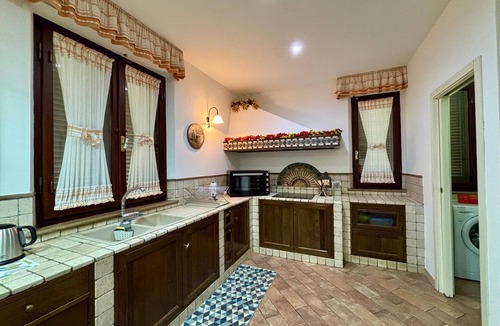Casale Marittimo Apartment | La Rosa Dei Venti Scirocco Apartment nestled in the Tuscan countryside