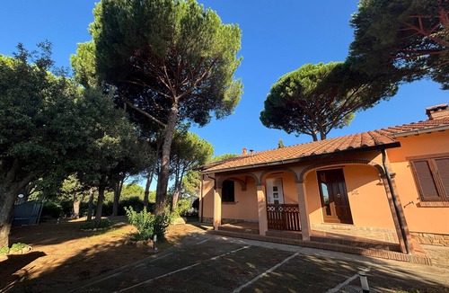 Casale Marittimo Apartment | La Rosa Dei Venti Scirocco Apartment nestled in the Tuscan countryside