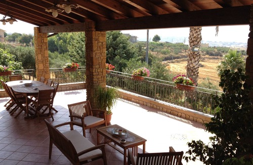 Sciacca Apartment | La Rosa Rossa apartment in villa with garden and wonderful panoramic view
