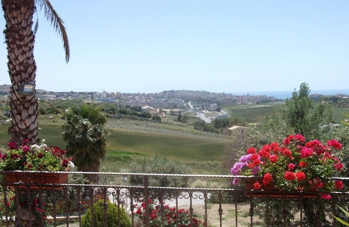 Sciacca Apartment | La Rosa Rossa apartment in villa with garden and wonderful panoramic view