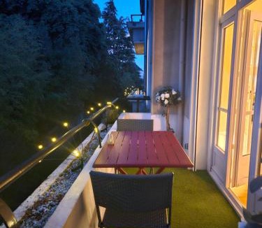Flore House | La Roseraie