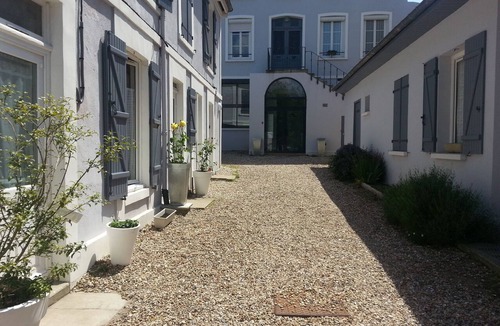Honfleur Apartment | La Roseraie: large 2-room apartment with 200 sq.m garden in the heart of Honfleur