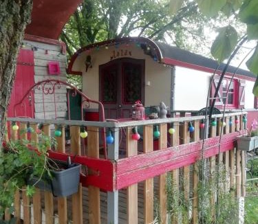 La Celle Bed & Breakfast | La Roulotte De Lola - Chambre d'hôtes