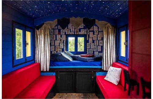 Beaulon Bed & Breakfast | La roulotte MAGIC ! des Grillots