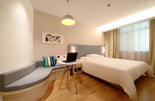 Mondeville Apartment | La ruelle - Studio