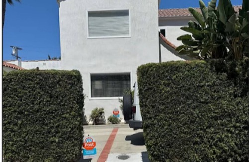 Carthay Circle Apartment | LA's Duplex central location, sought after area. Private room with en-suite bath