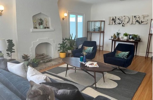 Carthay Circle Apartment | LA's Duplex central location, sought after area. Private room with en-suite bath