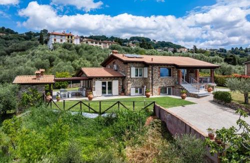 Corsanico House | La Sassaiola by Nicola Real Estate