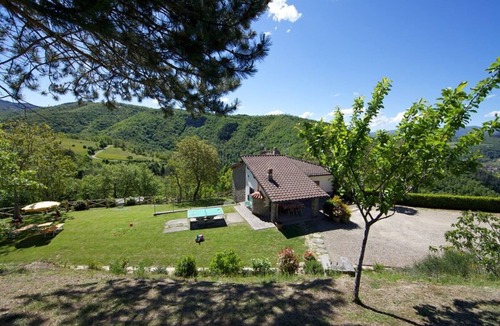 Stia Villa | LA SCATOLAIA panoramic Villa on Tuscan hills with private pool and fenced garden