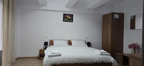 Baia de Fier House | La Scoabă