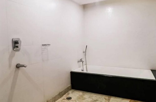 Nawanshahr Hotel | La Silver Leaf